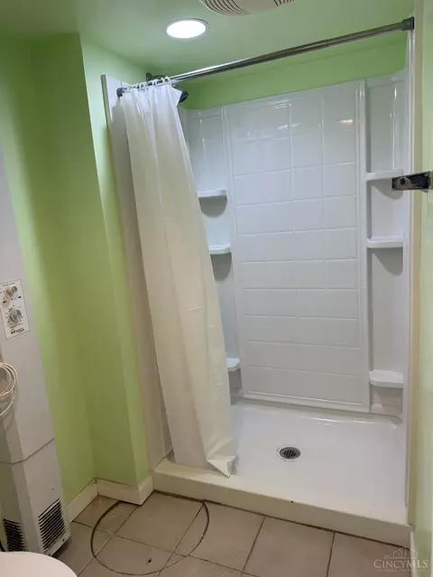 Bath - 173 W Crest Dr, Reading, OH 45215 photo 5 of 6
