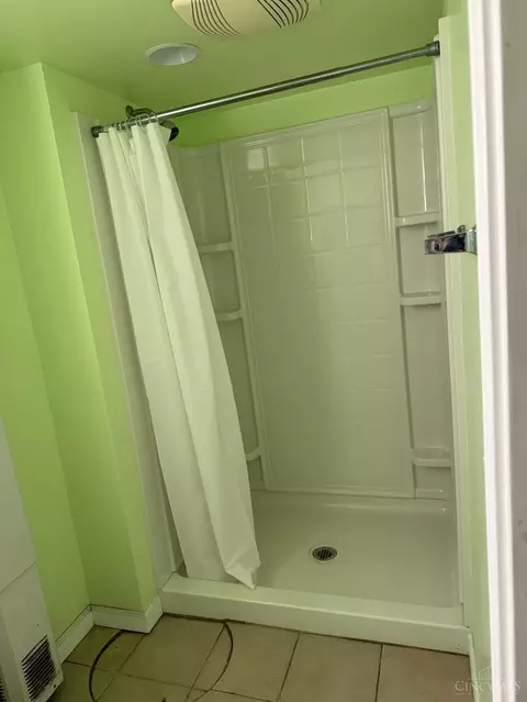 Bath - 173 W Crest Dr, Reading, OH 45215 photo 6 of 6
