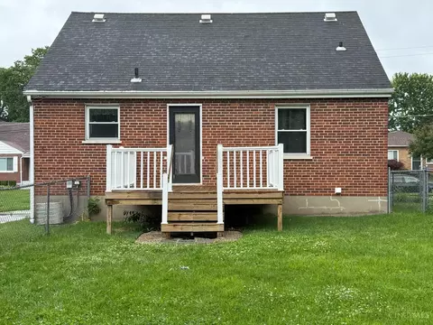 Exterior - 173 W Crest Dr, Reading, OH 45215 photo 4 of 8