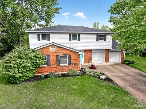 391 Roselake Dr, Centerville, OH 45458