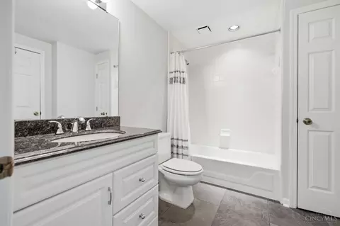 Bath - 9486 Oakhurst Ct, Blue Ash, OH 45241 photo 7 of 7