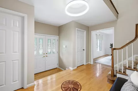 Entry Way - 9486 Oakhurst Ct, Blue Ash, OH 45241 photo 2 of 5