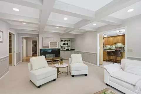 Living - 9486 Oakhurst Ct, Blue Ash, OH 45241 photo 6 of 6
