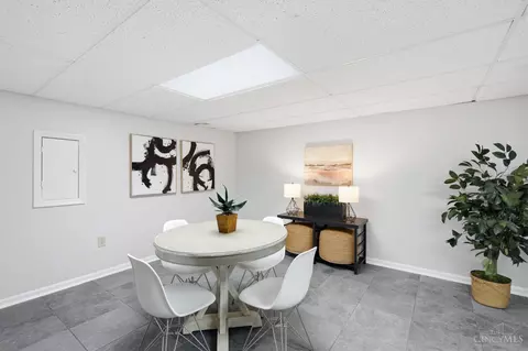 Dining - 9486 Oakhurst Ct, Blue Ash, OH 45241 photo 3 of 4