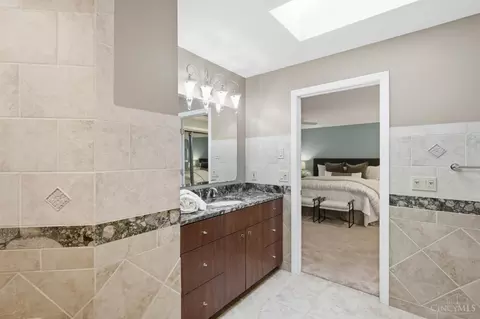 Bath - 9486 Oakhurst Ct, Blue Ash, OH 45241 photo 4 of 7