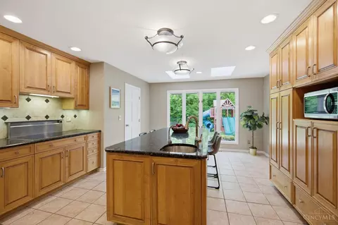 Kitchen - 9486 Oakhurst Ct, Blue Ash, OH 45241 photo 4 of 4