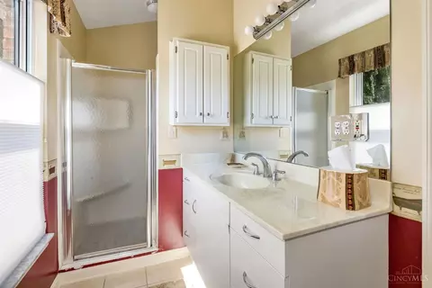 Bath - 4885 Beechwood Rd, Cincinnati, OH 45244 photo 2 of 4