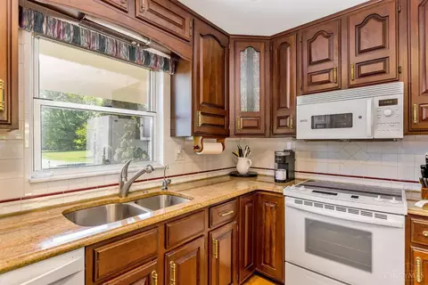 Kitchen - 4885 Beechwood Rd, Cincinnati, OH 45244 photo 3 of 4