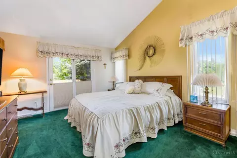 Bedroom - 4885 Beechwood Rd, Cincinnati, OH 45244 photo 3 of 6