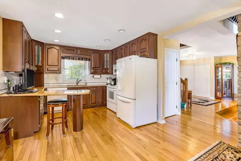 Kitchen - 4885 Beechwood Rd, Cincinnati, OH 45244 photo 4 of 4