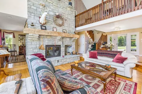 Living - 4885 Beechwood Rd, Cincinnati, OH 45244 photo 4 of 6