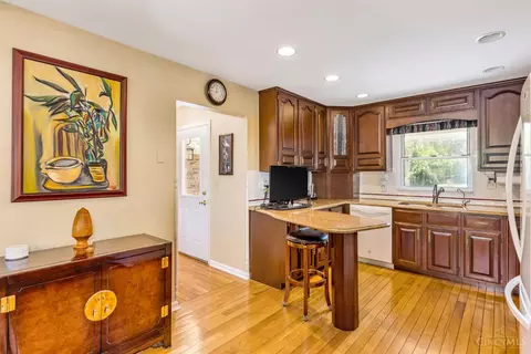 Kitchen - 4885 Beechwood Rd, Cincinnati, OH 45244 photo 2 of 4