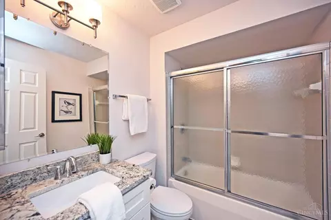 Bath - 8418 Ridge Pointe Ct, Cincinnati, OH 45237 photo 3 of 3