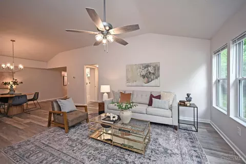 Living - 8418 Ridge Pointe Ct, Cincinnati, OH 45237 photo 2 of 4
