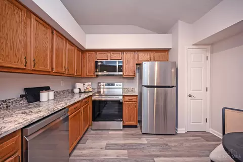 Kitchen - 8418 Ridge Pointe Ct, Cincinnati, OH 45237 photo 2 of 3