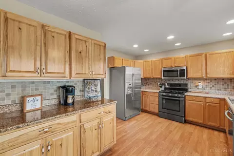Kitchen - 14059 Boyd Rd, Mount Orab, OH 45154 photo 2 of 3