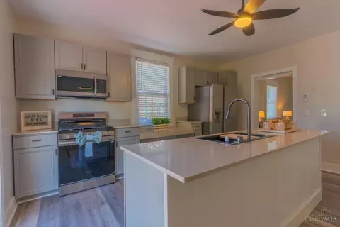 Kitchen - 435 Pearl St, Reading, OH 45215 photo 10 of 14