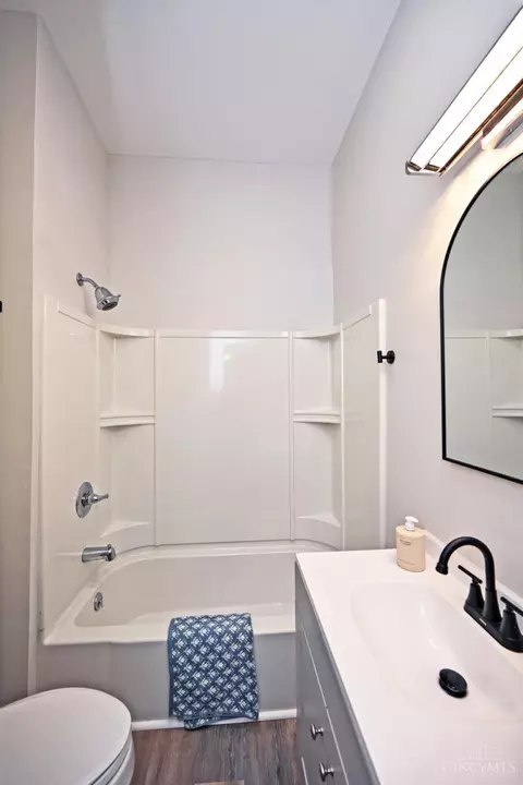Bath - 435 Pearl St, Reading, OH 45215 photo 3 of 4