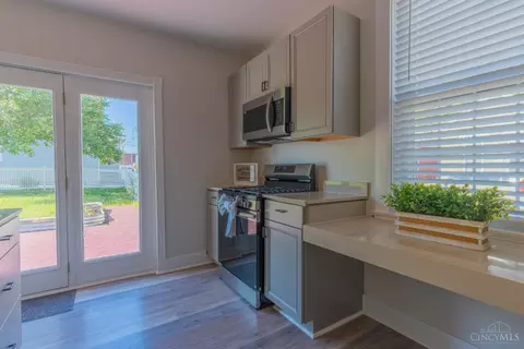Kitchen - 435 Pearl St, Reading, OH 45215 photo 3 of 14