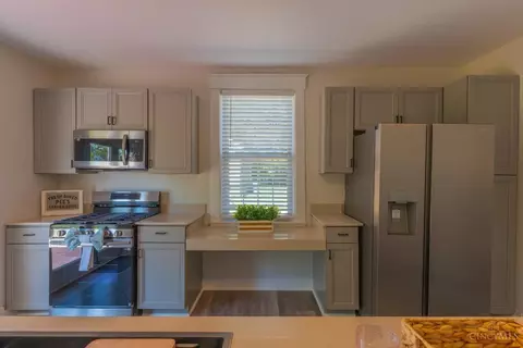 Kitchen - 435 Pearl St, Reading, OH 45215 photo 11 of 14