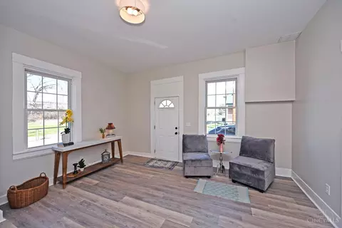 Entry Way - 435 Pearl St, Reading, OH 45215 photo 3 of 6
