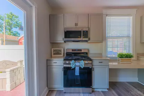 Kitchen - 435 Pearl St, Reading, OH 45215 photo 4 of 14