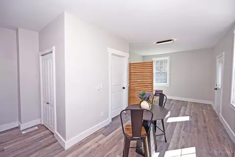 Dining - 435 Pearl St, Reading, OH 45215 photo 2 of 3