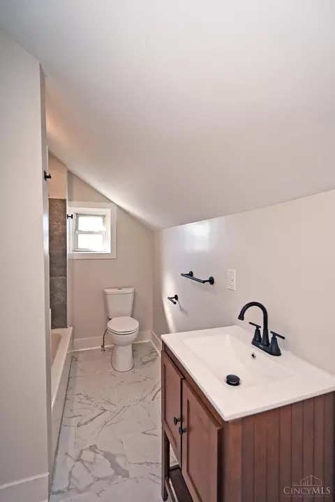 Bath - 435 Pearl St, Reading, OH 45215 photo 4 of 4