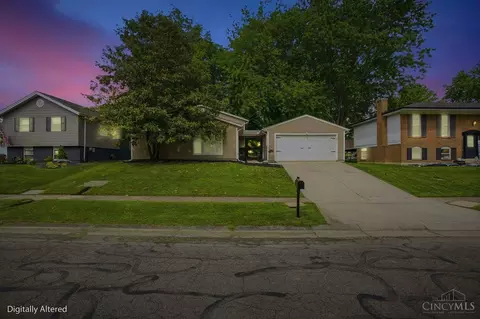 8833 Dover Dr, Maineville, OH 45039