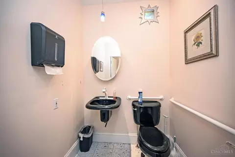 Bath - 2150 Alpine Pl, Cincinnati, OH 45206 photo 3 of 4