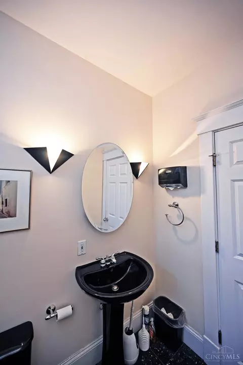 Bath - 2150 Alpine Pl, Cincinnati, OH 45206 photo 2 of 4