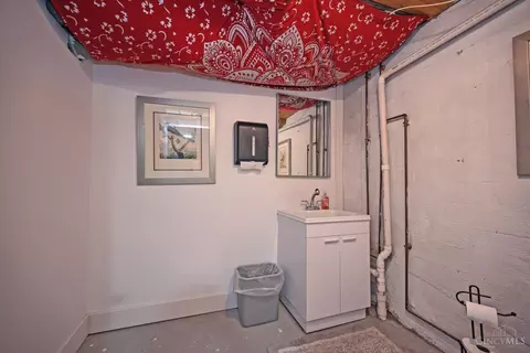 Bath - 2150 Alpine Pl, Cincinnati, OH 45206 photo 4 of 4