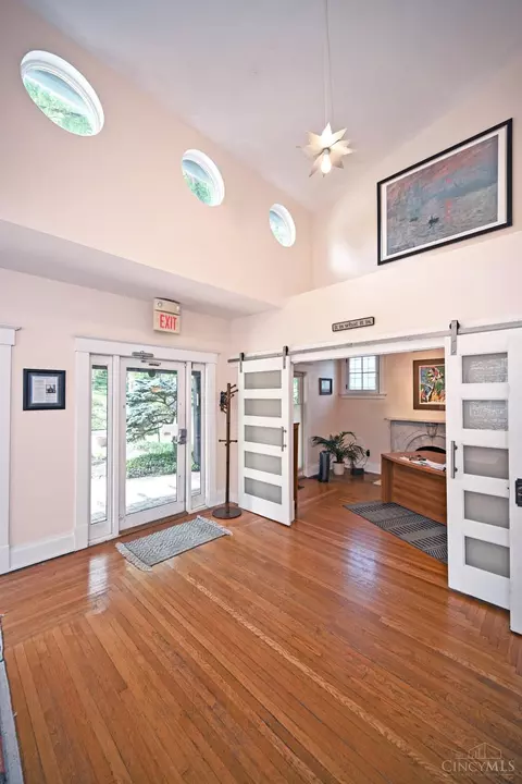 Entry Way - 2150 Alpine Pl, Cincinnati, OH 45206 photo 1 of 2