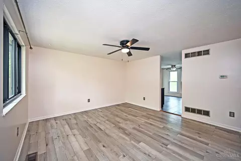 Living - 2602 Hunt Rd, Reading, OH 45236 photo 3 of 4