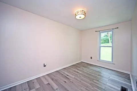 Bedroom - 2602 Hunt Rd, Reading, OH 45236 photo 4 of 9