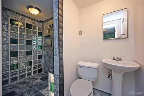 Bath - 2602 Hunt Rd, Reading, OH 45236 photo 3 of 4