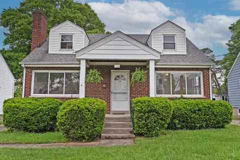178 E Crest Dr, Reading, OH 45215