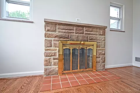 Living - 178 E Crest Dr, Reading, OH 45215 photo 3 of 5