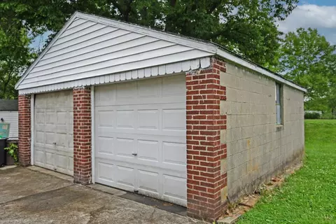 Exterior - 178 E Crest Dr, Reading, OH 45215 photo 5 of 11