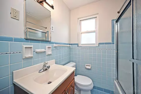 Bath - 178 E Crest Dr, Reading, OH 45215 photo 1 of 2