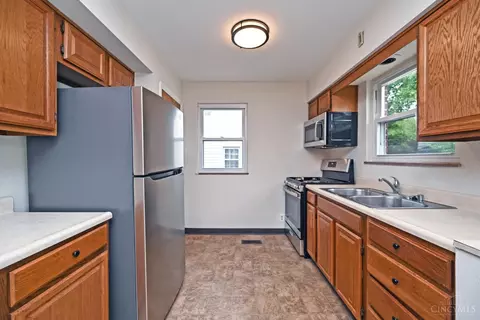 Kitchen - 178 E Crest Dr, Reading, OH 45215 photo 3 of 5