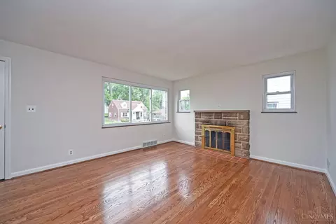 Living - 178 E Crest Dr, Reading, OH 45215 photo 2 of 5