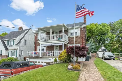 4138 Homelawn Ave, Cheviot, OH 45211