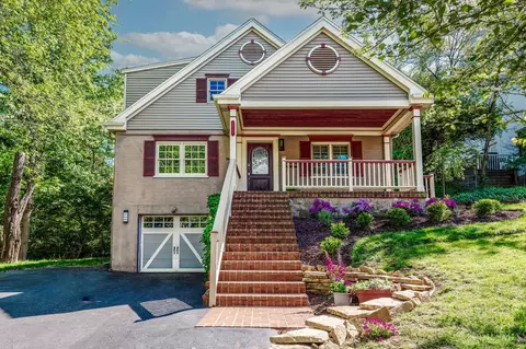 3507 Aultwoods Ln, Cincinnati, OH 45208