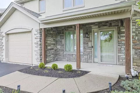 206 Edinburgh Ln, Springdale, OH 45246