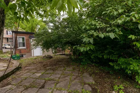 Exterior - 207 Warner St, Cincinnati, OH 45219 photo 1 of 2