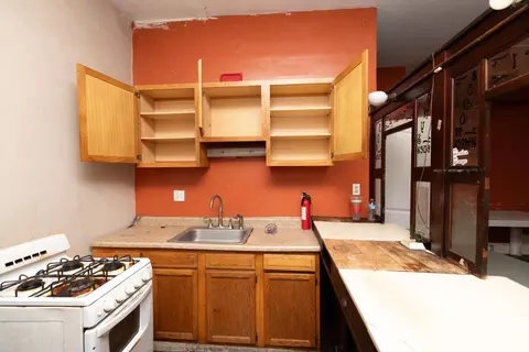 Kitchen - 207 Warner St, Cincinnati, OH 45219 photo 1 of 1