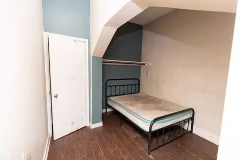 Bedroom - 207 Warner St, Cincinnati, OH 45219 photo 1 of 4