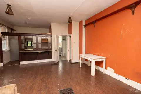 Living - 207 Warner St, Cincinnati, OH 45219 photo 1 of 2