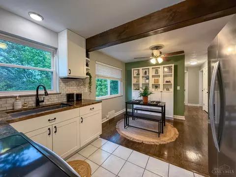 Kitchen - 2954 Diehl Rd, Cincinnati, OH 45211 photo 7 of 9
